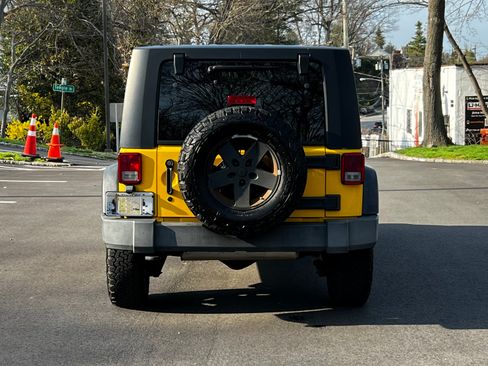 Used 2009 Jeep Wrangler Unlimited Rubicon w/ Dual Top Group image 10