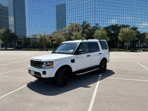 Used 2016 Land Rover LR4 HSE Silver Edition AWD/4WD image 4