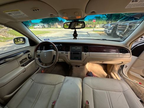 Used 2008 Lincoln Town Car Signature Limited image 5