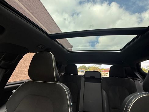 Used 2021 Volvo XC40 T5 R-Design w/ Advanced Package AWD/4WD image 14