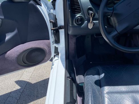Used 1999 Porsche Boxster RWD image 14