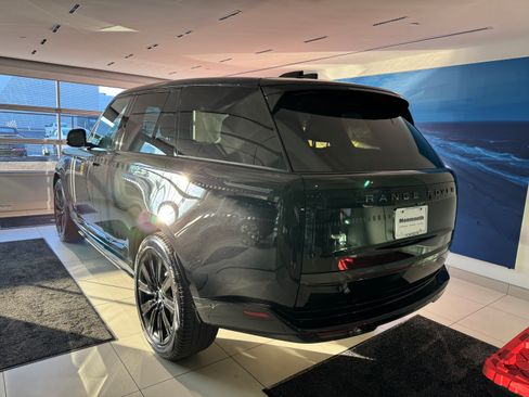 Used 2025 Land Rover Range Rover SE AWD/4WD image 9