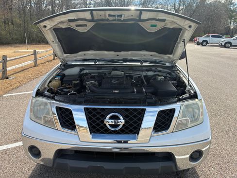 Used 2011 Nissan Frontier SV w/ SV Premium Utility Pkg image 29
