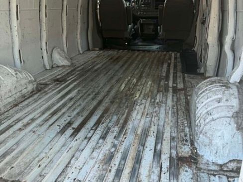 Used 2019 Chevrolet Express 2500 Extended RWD image 11