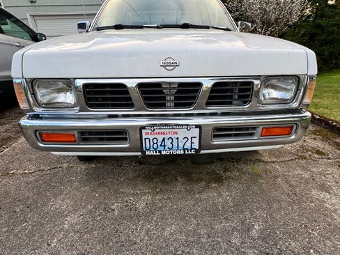 Used 1997 Nissan Pickup XE image 12