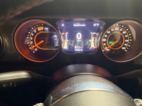 Used 2020 Jeep Wrangler Unlimited Sahara image 4