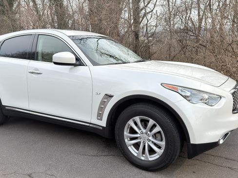 Used 2017 INFINITI QX70 3.7 Sport Utility 4D image 8