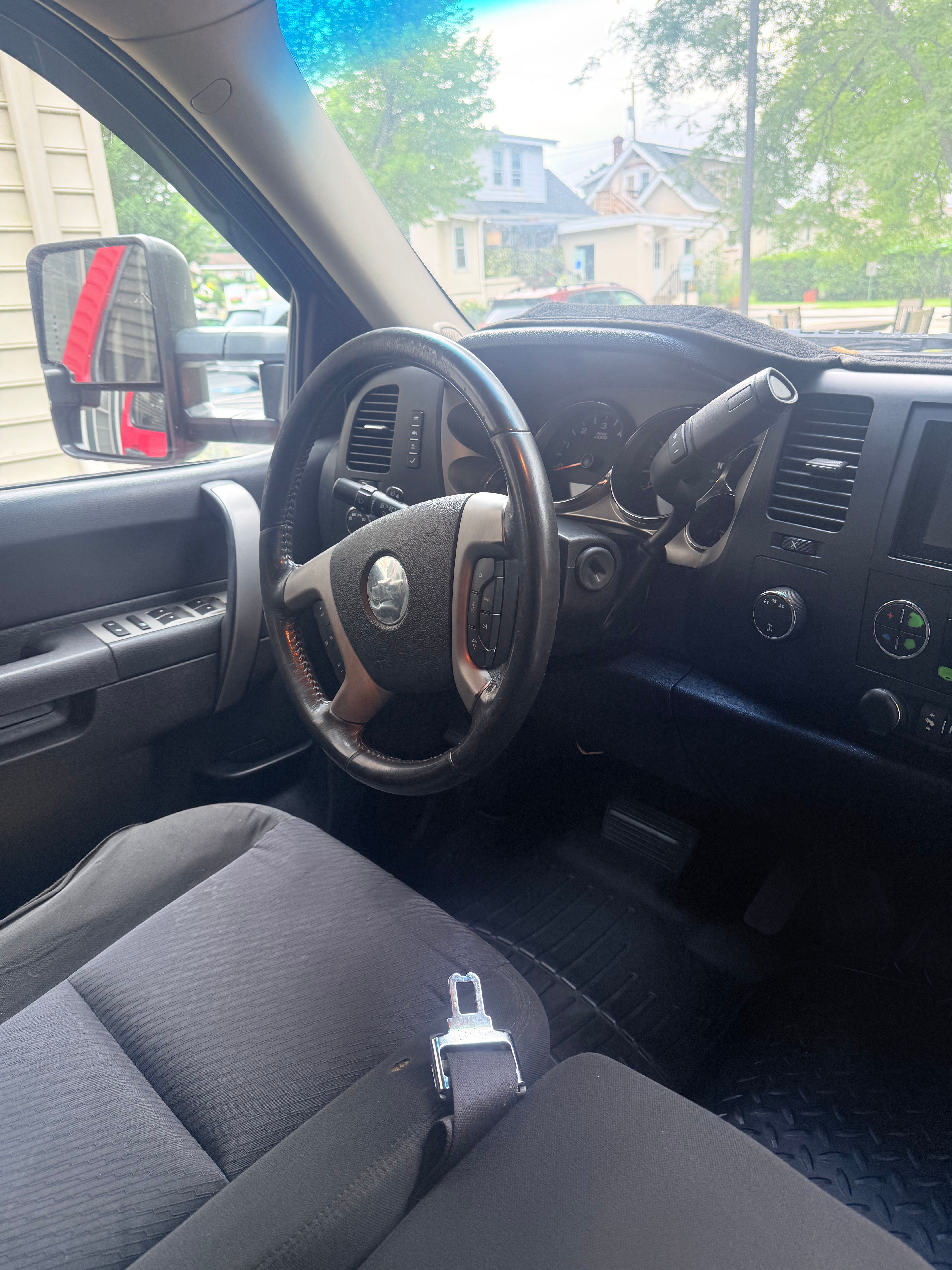 Used 2010 Chevrolet Silverado 2500 LT w/ Interior Plus Package AWD/4WD image 8