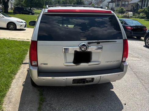 Used 2010 Cadillac Escalade Luxury image 11