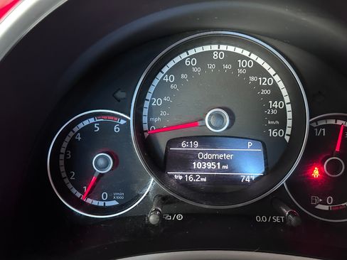 Used 2014 Volkswagen Beetle TDI FWD image 12