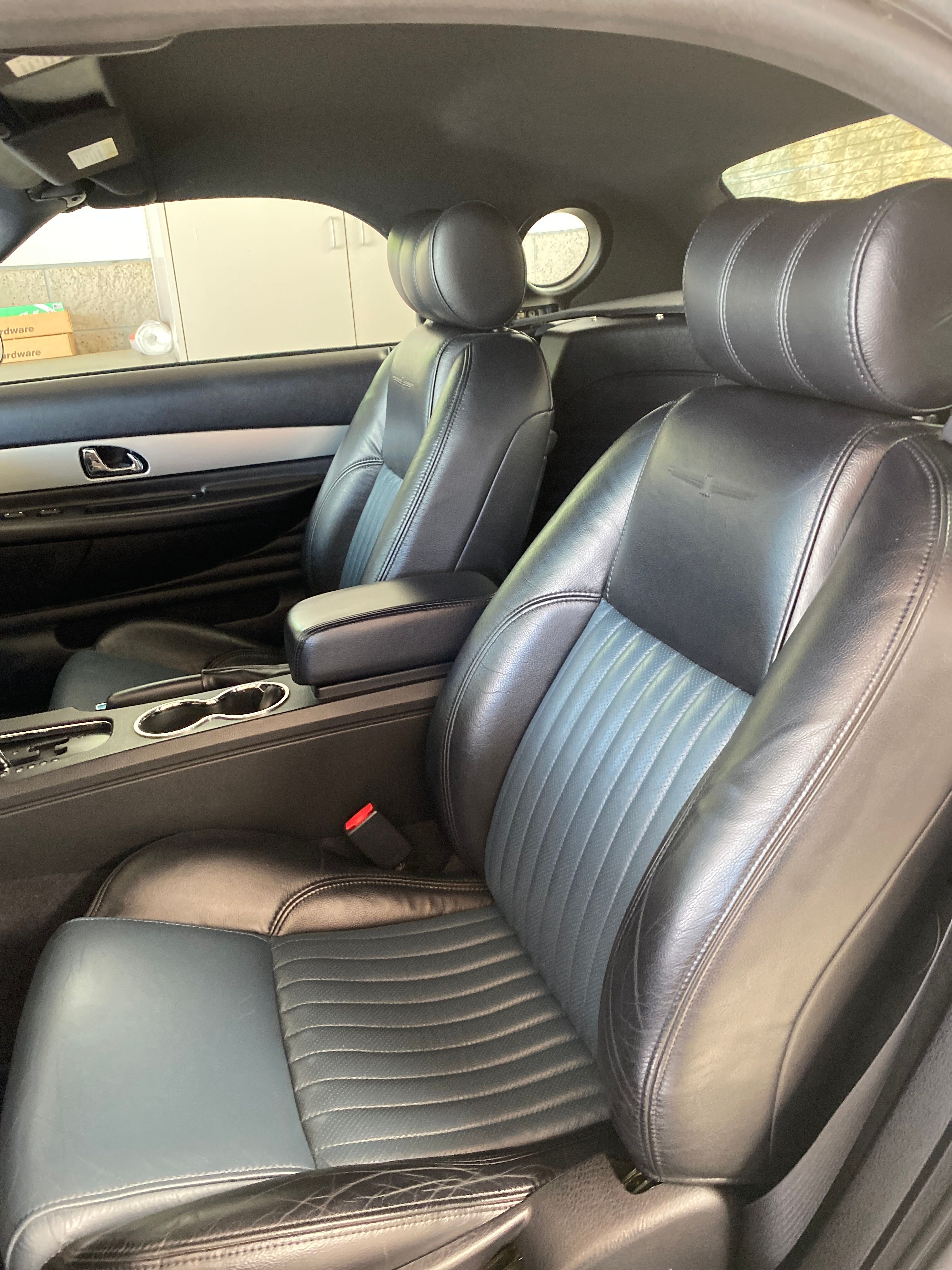 Used 2005 Ford Thunderbird Deluxe RWD image 16
