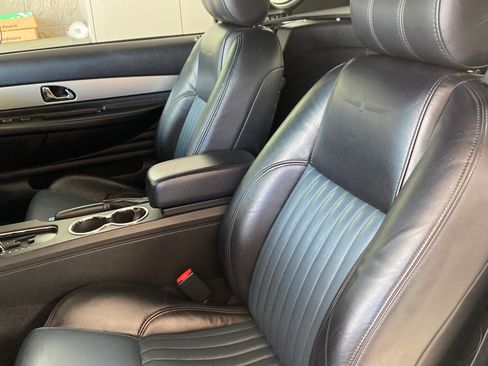 Used 2005 Ford Thunderbird Deluxe image 16