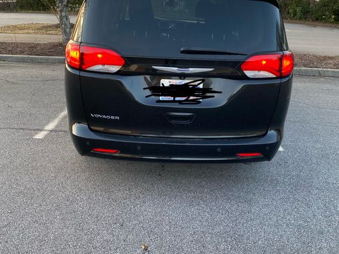 Used 2020 Chrysler Voyager LX w/ Cold Weather Group FWD image 5