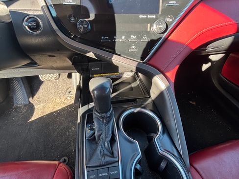 Used 2018 Toyota Camry XSE image 14