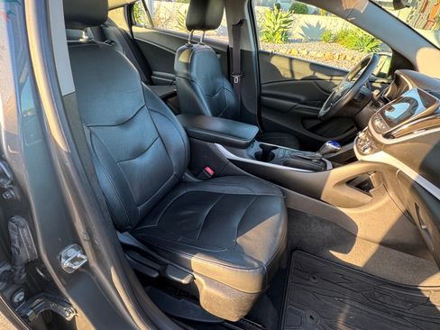 Used 2017 Chevrolet Volt LT w/ Comfort Package FWD image 17