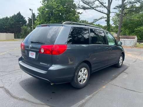Used 2008 Toyota Sienna FWD image 11