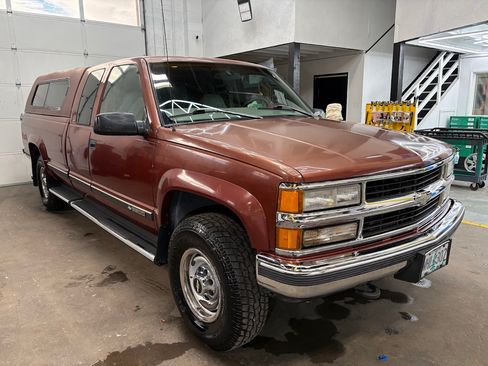 Used 1998 Chevrolet Silverado 2500 4x4 Extended Cab w/ Preferred Equipment Group 2 image 6