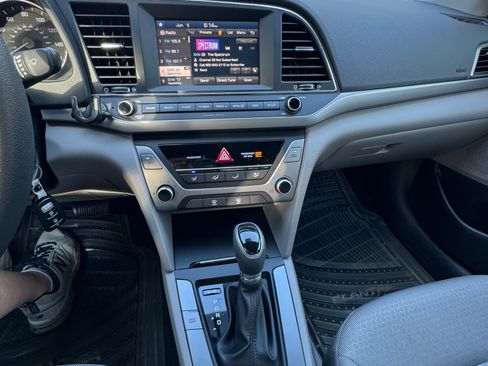 Used 2017 Hyundai Elantra SE FWD image 22