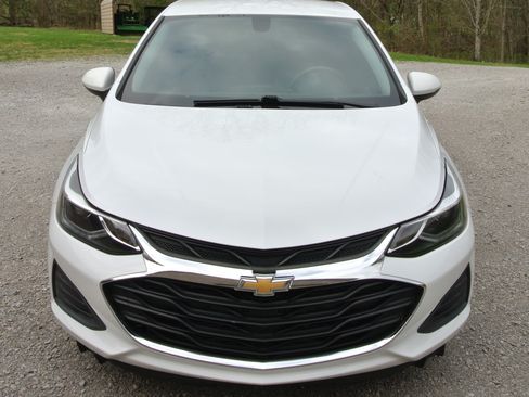 Used 2019 Chevrolet Cruze LT image 2