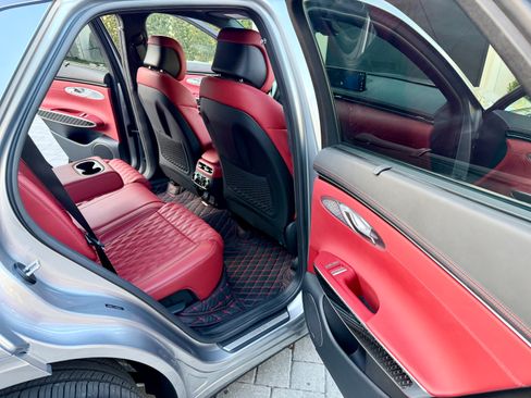 Used 2024 Genesis GV70 3.5T Sport w/ Sport Prestige Package image 4