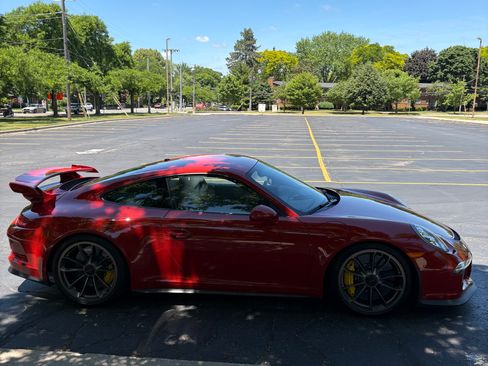 Used 2015 Porsche 911 GT3 RWD image 4