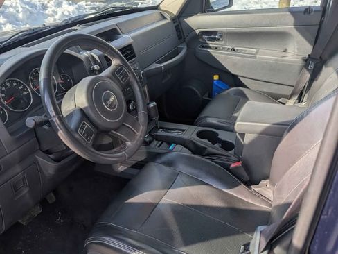 Used 2012 Jeep Liberty Sport image 5