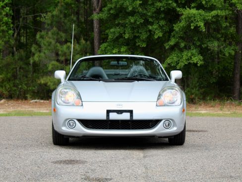 Used 2003 Toyota MR2 RWD image 10