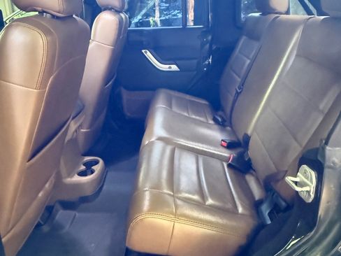 Used 2012 Jeep Wrangler Unlimited Sahara w/ Connectivity Group AWD/4WD image 6