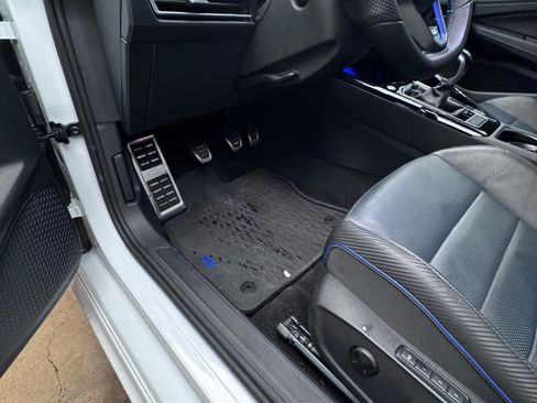 Used 2024 Volkswagen Golf R image 12