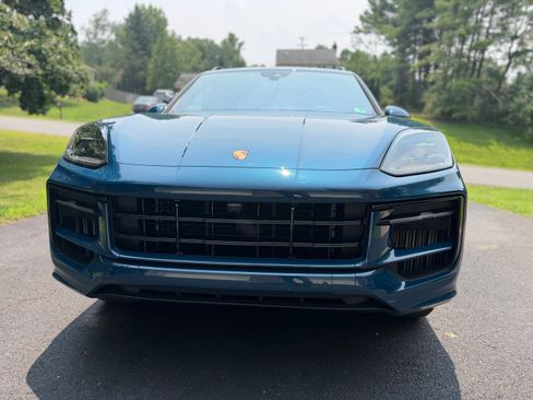Used 2024 Porsche Cayenne S AWD/4WD image 6