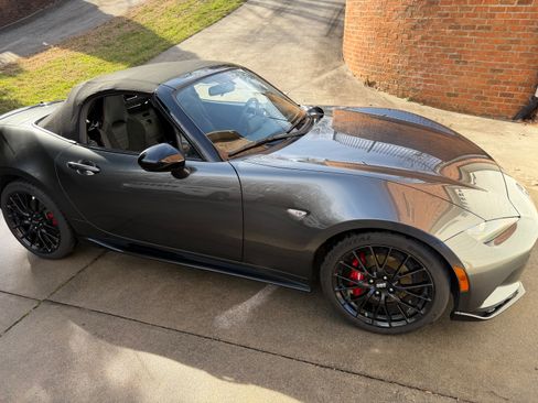 Used 2019 MAZDA MX-5 Miata Club w/ Brembo/BBS Recaro Package image 24