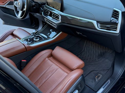 Used 2021 BMW X5 M50i w/ Executive Package image 12