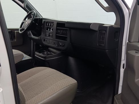 Used 2018 Chevrolet Express 2500 w/ Driver Convenience Package image 14