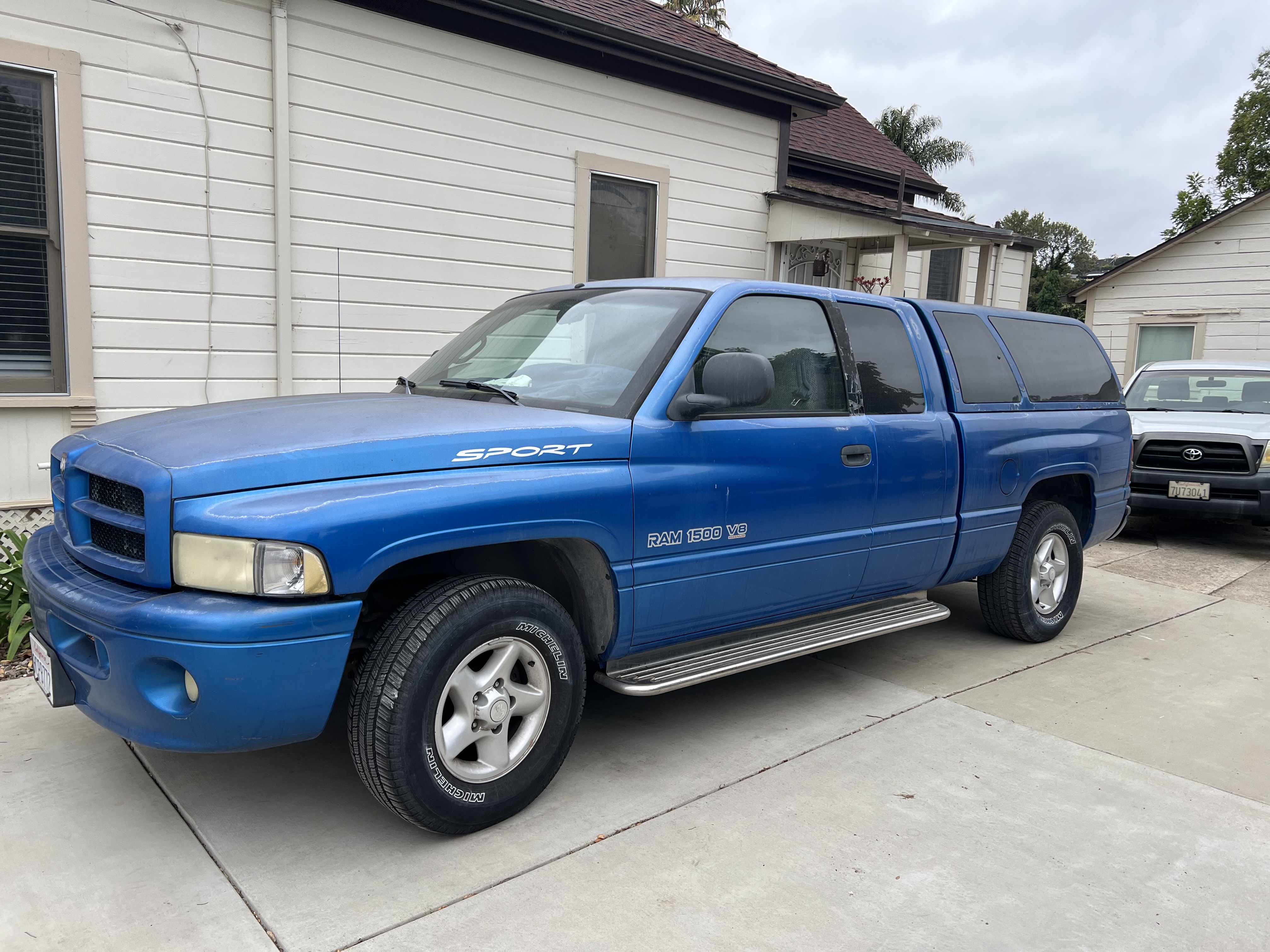 Used 2000 Dodge Ram 1500 Truck 2WD Quad Cab image 1