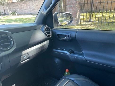 Used 2021 Toyota Tacoma TRD Off-Road w/ Technology Package image 28