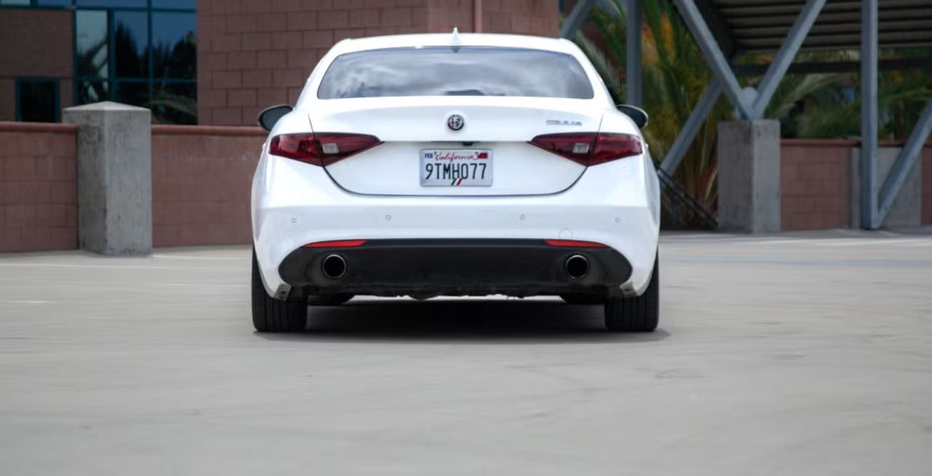Used 2020 Alfa Romeo Giulia RWD image 12
