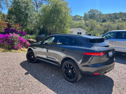 Used 2020 Jaguar F-PACE Prestige AWD/4WD image 2