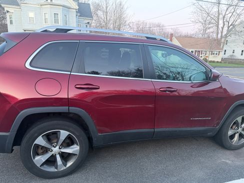 Used 2019 Jeep Cherokee Limited image 9