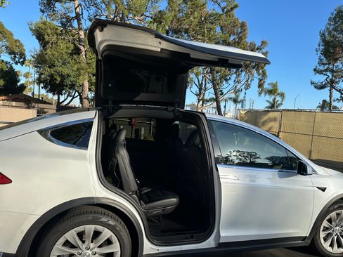 Used 2020 Tesla Model X Long Range image 6
