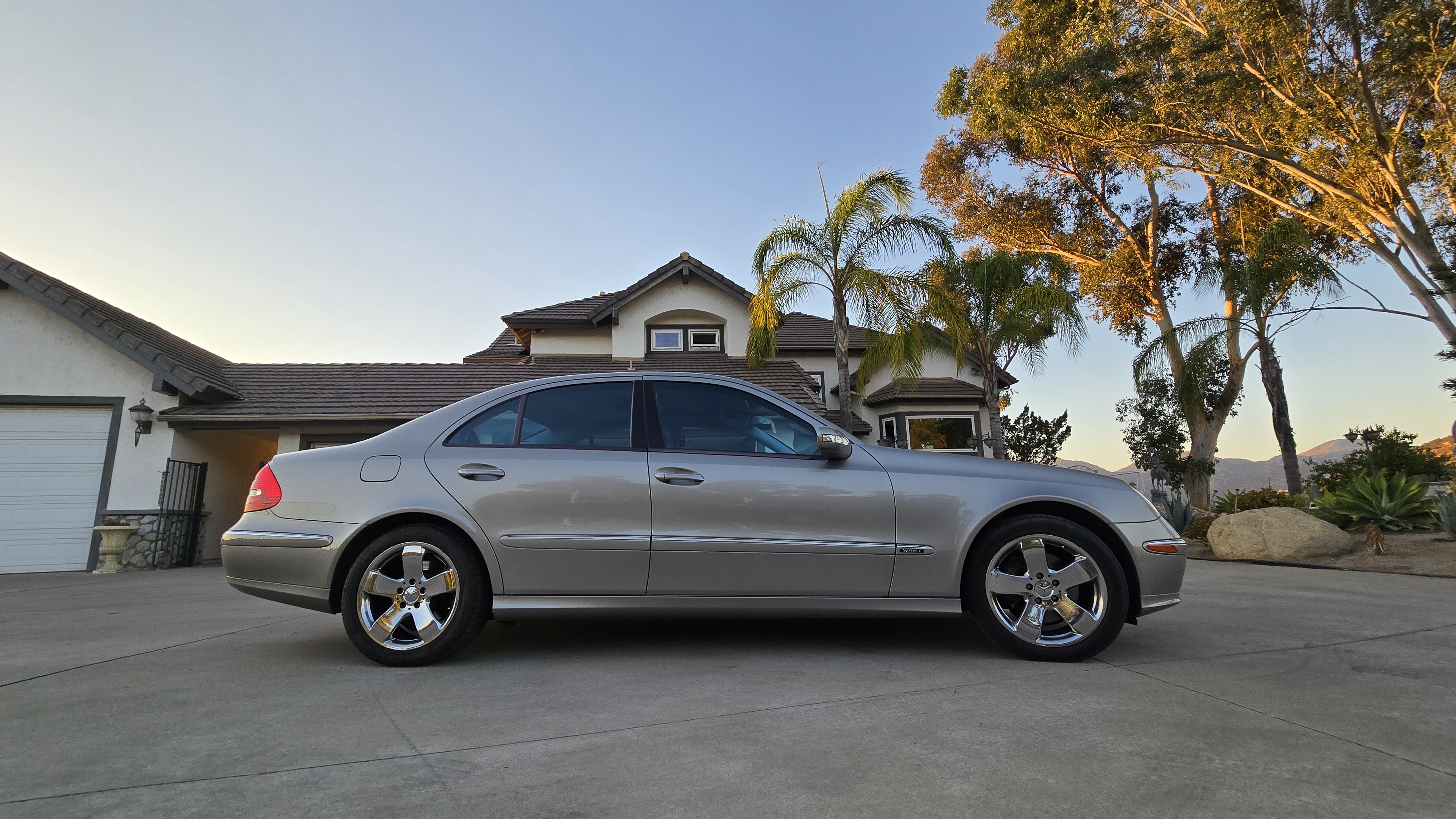 Used 2004 Mercedes-Benz E 500 Sedan image 4
