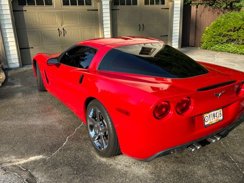 Used 2006 Chevrolet Corvette Coupe w/ Preferred Equipment Group RWD image 8