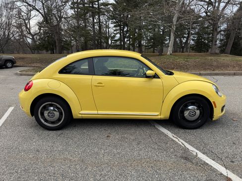 Used 2012 Volkswagen Beetle 2.5 image 5