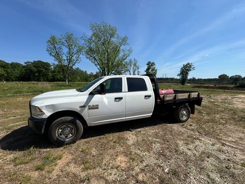 Used 2017 RAM 2500 Tradesman w/ Popular Equipment Group RWD image 2