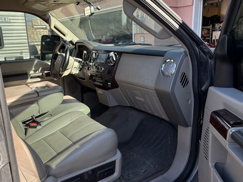 Used 2010 Ford F250 Lariat image 14