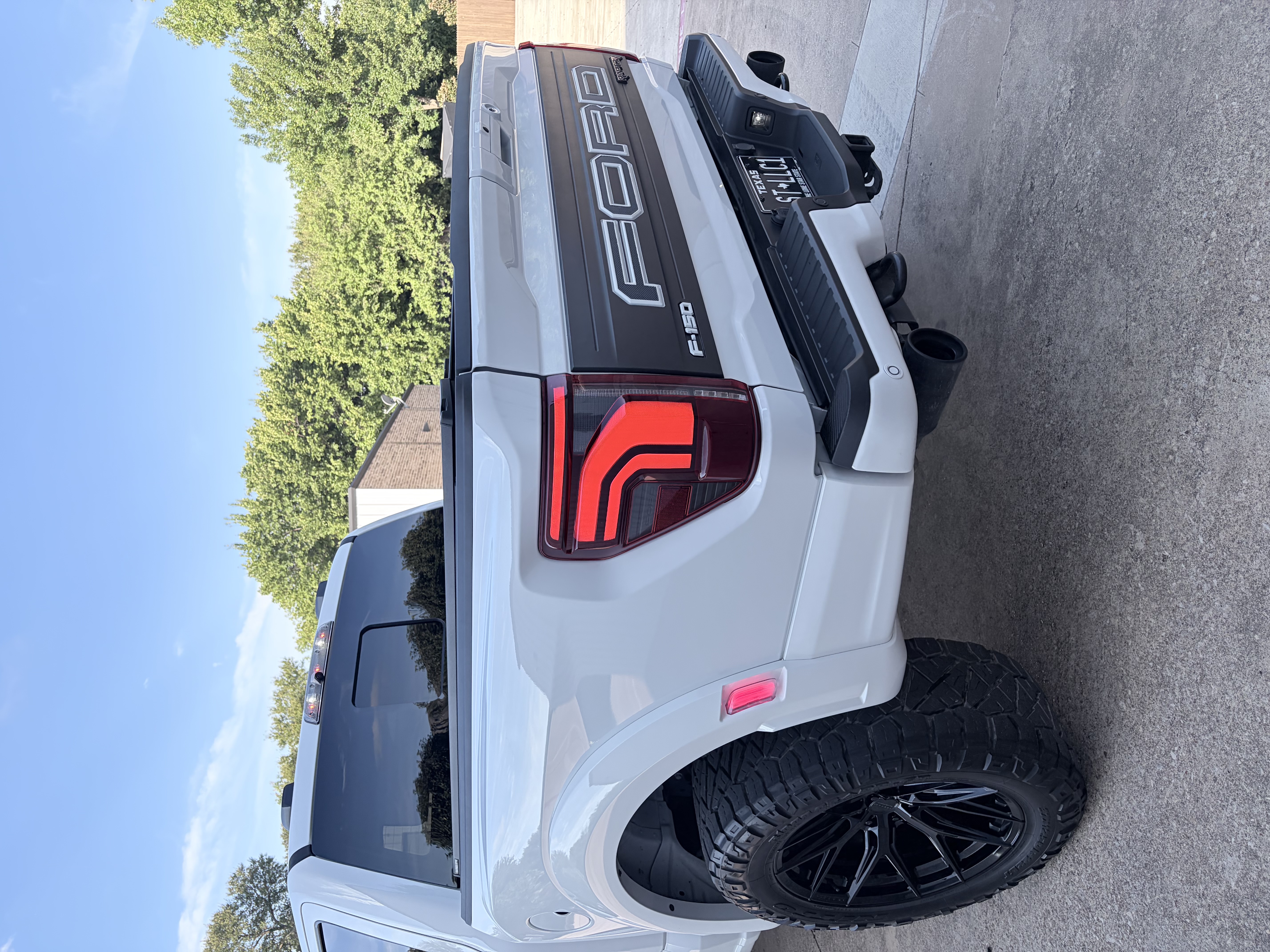 Used 2025 Ford F150 Raptor w/ Equipment Group 803A Raptor R AWD/4WD image 8