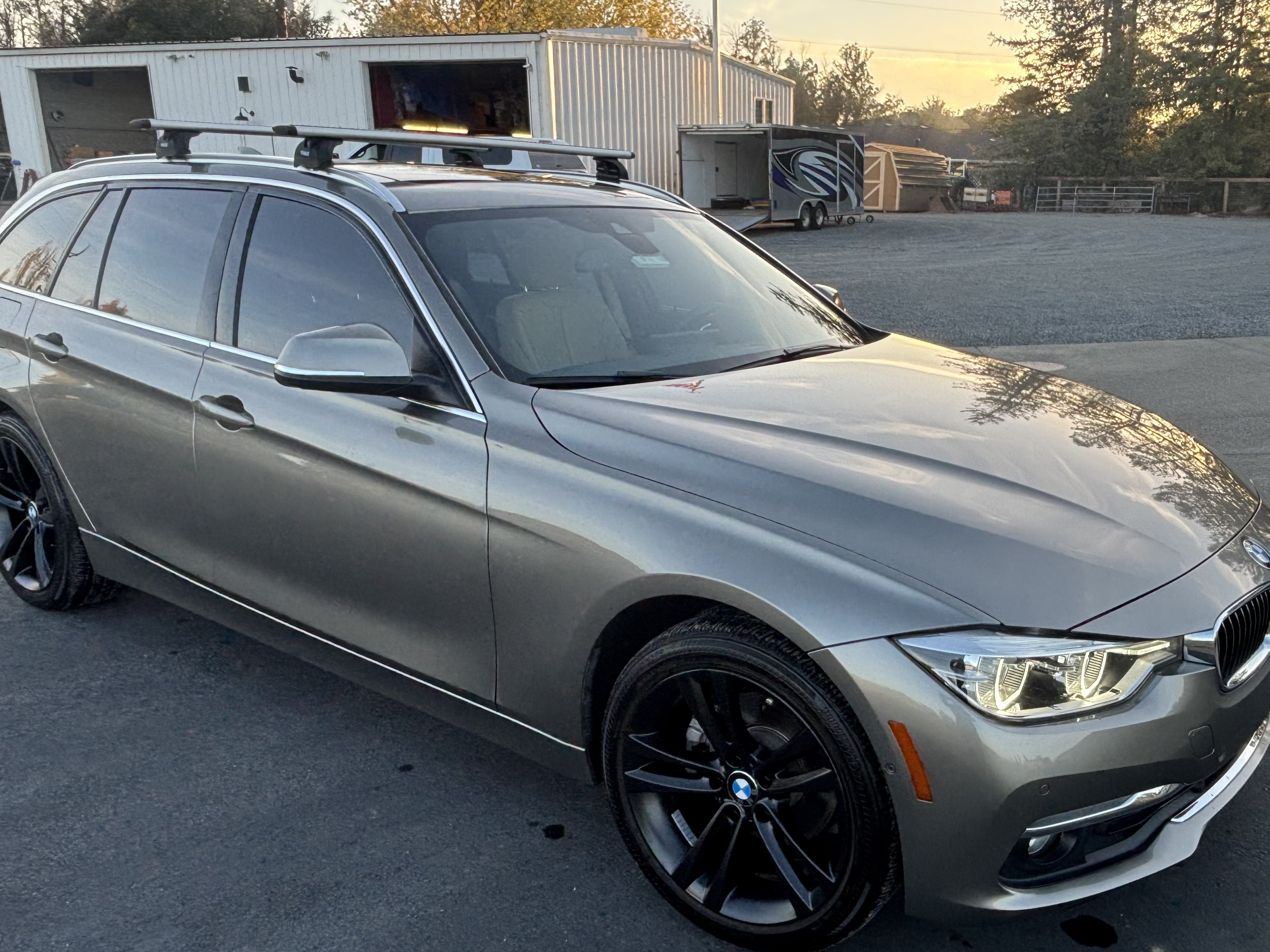 Used 2017 BMW 330i xDrive Wagon AWD/4WD image 4