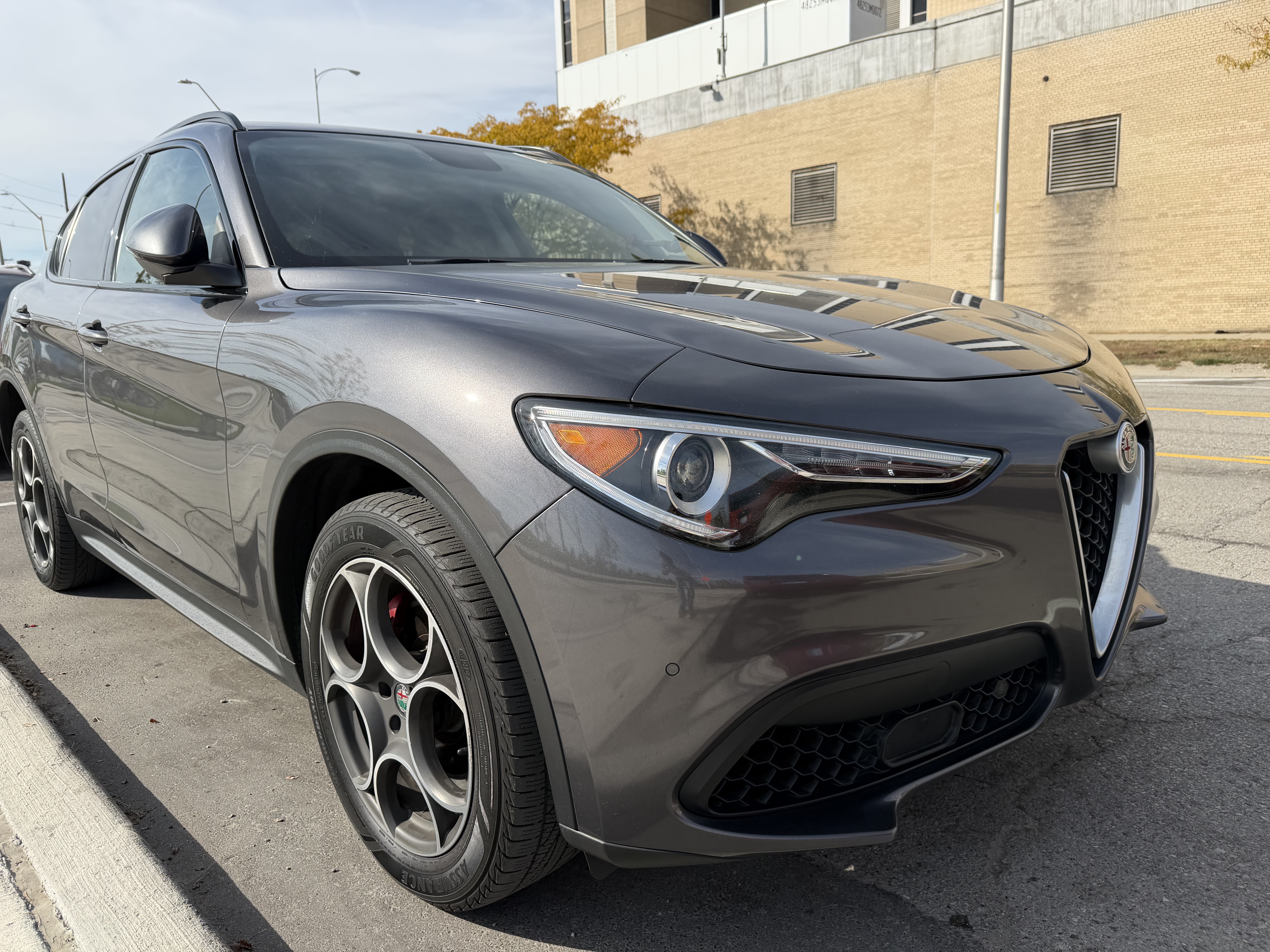 Used 2018 Alfa Romeo Stelvio Sport w/ Quick Order Package 22J Sport AWD/4WD image 2