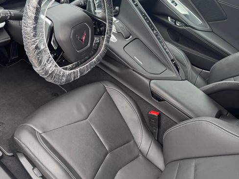 Used 2022 Chevrolet Corvette Stingray Coupe w/ Z51 Performance Package image 10