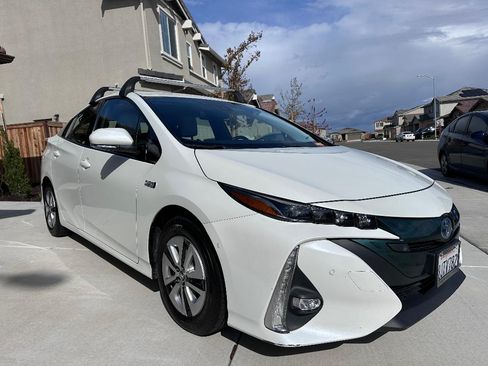 Used 2019 Toyota Prius Prime Advanced image 1