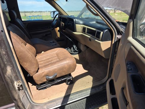 Used 1997 Dodge Ram 2500 Truck 4x4 Club Cab image 2